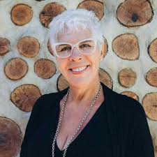 Max Továr: veja quem é xamã de Anitta e Wanessa Camargo, e quanto custam  seus serviços