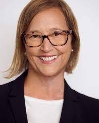 Nancy Haak's Instagram, Twitter & Facebook