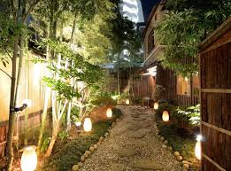 Beleuchtung Im Garten Mit Licht Akzente Setzen Kleiner Japanischer Garten Garten Ideen Japanischer Garten