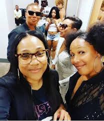 Kadijah and a few of her college friends!!