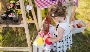 Looking for the best kids' party ideas? 10 Simple Ideas For An Awesome Backyard Birthday Party Savvymom
