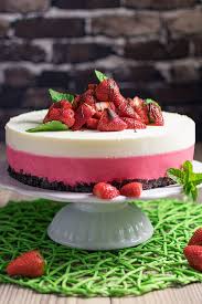 Leckere Erdbeertorte Mit Oreoboden Und Einer Locker Fluffigen Joghurtmasse Erdbeertorte Rezept Kuchen Und Torten Rezepte Kuchen Und Torten