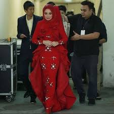 Neelofa seksi belanja kaki dan body dalam filem dollah superstar 2014. Pereka Fesyen Jawab Isu Baju Sotong Neelofa Hiburan Mstar