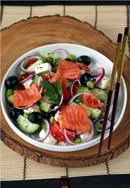 Salade Osakathenes Fusion Entre La Salade Grecque Traditionnelle Avec Ses Tomates Concombres Oig Cuisine Europeenne Cuisine Asiatique Recette Traditionnelle