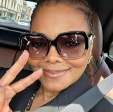 Michael Hassen's Instagram, Twitter & Facebook