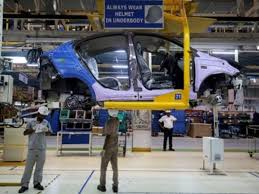 Share price moved up by 1.97 % from its previous close of rs 301.80. Tata Motors Share Price Hits A 52 Week Low As Its Woes Widen Business Insider India