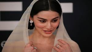 gracie abrams cancels show: Singer Gracie Abrams cancels sold-out show in  Brussels due to poor health