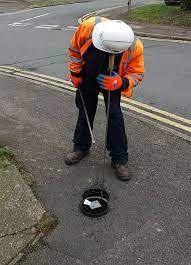Thames Water on Twitter: "Here's one of our experienced leakage technicians  out in #EN8 using a listening stick to identify leakage. Sounding is just  one of the methods we use to detect