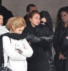 Kısaca hayatı ve biyografi bilgileri. Burcin Terzioglunun Annesi Topraga Verildi