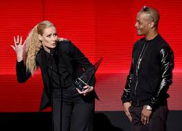 A sassy blonde white australian who raps in an incongruous. Iggy Azalea Responds To T I Stop Trying To Bring Me Up For Relevance The Fader