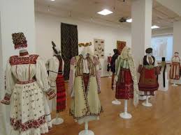 Comenzile trebuie onorate la timp. Un Veac De FrumuseÅ£e FascineazÄƒ Publicul La Muzeul Satului