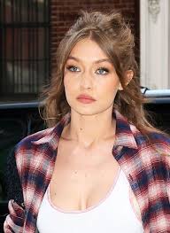 Son Yillarin Super Modeli Gigi Hadid Dogal Sac Sac Sac Rengi