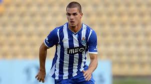 His birth name is andré silva and he is currently 25 years old. Andre Silva Suivi Par Arsenal