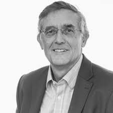 Chris Howell's Instagram, Twitter & Facebook