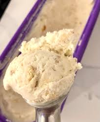 Warmer weather is on its way, and we are ready for it with this fun ice cream hack to take us into summer. Cinnamon Roll Ice Cream Icecreamery