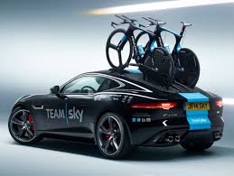 Jaguar F Type R Service Fahrzeug Mit Gepaecktraeger Bei Der Tour De