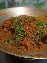 In a blender put onions, shallots, garlic, red chilies, tiny chilies, ginger, candle nuts, cloves, star anise. Rendang Daging Sedap Di Malam Raya Alam Sari Di Tanah Jauhar