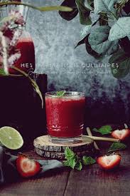 Jus De Fraises Maison Le Blog Cuisine De Samar Recette En 2020 Jus De Fraise Jus Boissons Aux Fruits