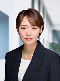 Yoo-Kyung Lee