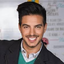 He is an actor, known for how to be a latin lover (2017), 3 idiotas (2017) and dulce familia (2019). Vadhir Derbez Age Height Weight Birthday Agecalculator Me