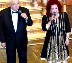Este casatorit cu marilena si are 2 copii, bogdan si cristian. Alexandru ArÈ™inel Are O Avere ImpresionantÄƒ Marele Actor PrimeÈ™te È™i O Pensie De RevoluÈ›ionar Iar Veniturile Lui Ajung La 9 000 De Lei Lunar