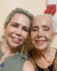 Un día como hoy hace 81 años nació la mujer más importante de mi vida mi  madre Gloria Cobos. Mis hermanos Pilar, David, Felipe y yo no dejamos de  dar gracias a