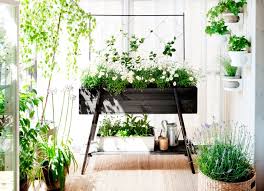 1001 Modeles De Jardiniere Pour Balcon Ou Terrasse Bacs à fleurs en acier au design simple, parfait pour aménager vos espaces publics, tels que bacs à fleurs et jardinières : modeles de jardiniere pour balcon ou