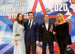 Nicknamed the russian rocket for his speed, bure played for 12 seasons in the national hockey league. Pavel Bure I Ego Supruga Alina Zhdut Chetvertogo Rebenka Hello Russia