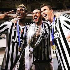 Paul Pogba Leonardo Bonucci E Mario Mandzukic Con La Supercoppa