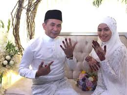 Ustaz adi hidayat, lc., m.a. Shima Anuar Sah Bergelar Isteri