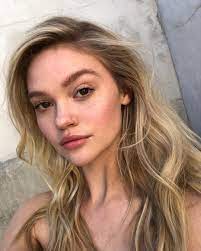 For example, fair skin with dark brown hair and bright blue eyes. Pin By Bri On L O O K S Blonde Hair Brown Eyes Blonde Brown Eyes Hair Beauty
