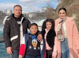 Apalagi setelah menikah dengan raul lemos, pengusaha asal timor leste, keduanya nampak makin bahagia. Suami Krisdayanti Buka Mulut Cerita Pelan Percutian Ke Eropah Ketika Penularan Wabak Covid 19 Bintang Global Mstar