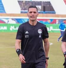 بدأ حياته لاعبًا بالقسم الرابع..من هو محمود وفا حكم مباراة بيراميدز وحرس الحدود؟ (صور) | مصراوى