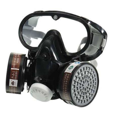 Masker respirator yang digunakan pekerja di lingkungan industri
