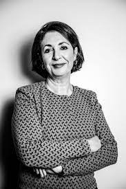 Arib was born near casablanca in morocco.she migrated to the netherlands when she was 15 years of age. Het Laatste Interview In De Reeks Land Van Afkomst Met Khadija Arib Mensen Herkennen Dat Ik Moet Vechten De Volkskrant