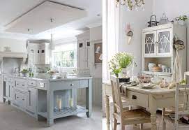 Shabby chic, rose pillows | shabby rose chic. Cuisine Shabby Chic Vintage Style Armoire Rangement Suspension Cuisine Shabby Chic Meubles Shabby Chic Decoration Shabby Chic