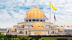 Istana negara di perak adalah merupakan istana rasmi sultan perak yang telah dibina di atas tapak istana iskandariah sekarang iaitu di puncak bukit nama istana lembah telah ditukar kepada istana kenangan pada tahun 1960 oleh tunku abdul rahman selaku perdana menteri malaysia yang. Para Sultan Berkumpul Untuk Memilih Raja Malaysia Yang Baru Kumparan Com