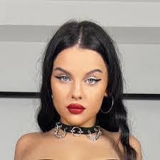 Robin Taber's Instagram, Twitter & Facebook