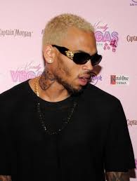 R&b singer chris brown opened up about the decision to dye his hair blonde — along with confirming the fact that he's not gay. 10 Of The Coolest Chris Brown Hairstyles To Try Cool Men S Hair