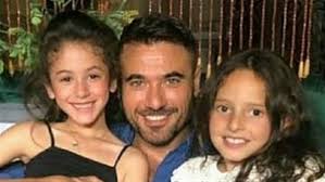 الهواري, غادة عادل وزوجها ,منى زكي واحمد حلمي ,تامر هجرس وزوجته , شريف رمزي وخطيبته منه بنت مرفت امين ,ايمان العاصي وزوجها ,عزت ابو عوف وزوجته ,احمد السقا وزوجته ,هند صبرى وزوجها, حمادة هلال وزوجته ,ميرنا وليد وزوجها ,معتز الدمرداش وزوجته ,محمود العسيلى وزوجته ,مهند وزوجته. Ù‡Ù„ ØªØ²ÙˆØ¬ Ø£Ø­Ù…Ø¯ Ø¹Ø² Ù…Ù† Ø¥ÙŠÙ…Ø§Ù† Ø§Ù„Ø¹Ø§ØµÙŠ Ø¨Ù‡Ø°Ù‡ Ø§Ù„ØµÙˆØ±Ø© Ø±ÙˆØ§Ø¯ Ø§Ù„ØªÙˆØ§ØµÙ„ Ø§Ù„Ø§Ø¬ØªÙ…Ø§Ø¹ÙŠ ÙŠØ¨Ø±Ù‡Ù†ÙˆÙ† Ø£Ù‡Ù„ Ù…ØµØ±