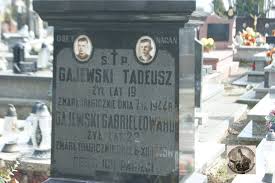 Gabriel-Edward Gajewski ps. „Oset” ur. 1923r., uczeń gimnazjum, żołnierz  patrolu „Grzechotnika” oddziału Kedywu AK „Zapory” oraz oddziału samoobrony  „Zapory”. Zamordowany 6 grudnia 1945 r. przez nieznanych sprawców.  "Dokładnie nie wiemy, kto zabił