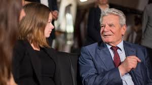Muss mich mehr mit dem islam befassen. Portrat Joachim Gauck Wird 80 Die Kanzlerin War Gegen Ihn Als Bundesprasident Augsburger Allgemeine