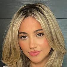 Samantha Randazzo's Instagram, Twitter & Facebook