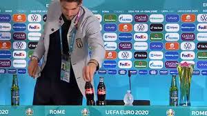 Vlral ronaldo tolak coca cola euro 2020 press conferences. Manuel Locatelli Joins Ronaldo S Coca Cola Snub By Bringing His Own Water Youtube