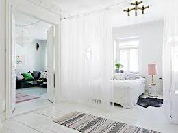 Vorhang Als Raumtrenner Verwenden Kluge Wohnideen Raumteiler Raumteiler Vorhang Kleine Wohnung Einrichten