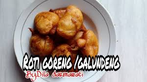 Setelah bolu tape keju digulung, oleskan adonan cream cheese yang sudah jadi. Cara Membuat Roti Goreng Galundeng Simpel Mudah Youtube