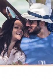 Rihanna And Boyfriend Hassan Jameel Look Positively Smitten On Their Italian Vacation Cute Celebrity Couples Rihanna Boyfriend Celebrity Couples