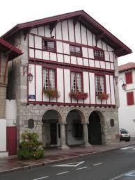 Mairie De Urrugne Con Imagenes Paisaje Urbano Casas