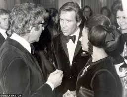 Jeremy was educated at gordonstoun, and joined the royal air force as a pilot. Jeremy E Camilla Fry Dago Fotogallery