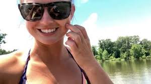 Hannah Barron】Pulling a 50lb Catfish out of a clay hole in the banks of a  river_哔哩哔哩_bilibili